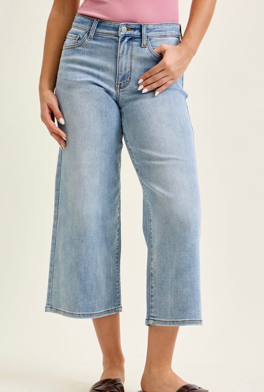Judy Blue Mid Rise Crop Jeans - 82690