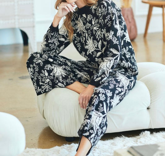 Black and White Botanical Lounge Set